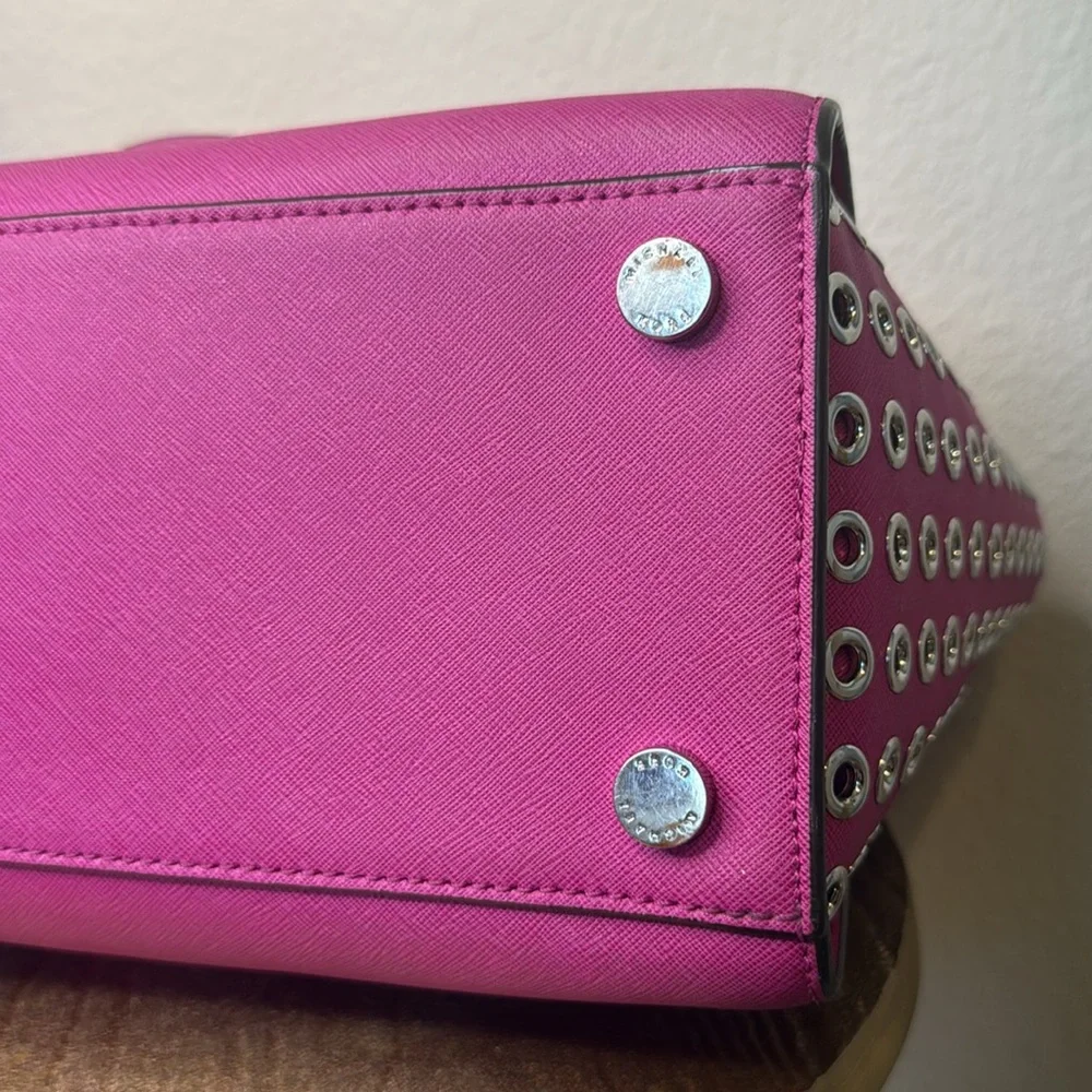 MICHAEL KORS SELMA Grommet
Saffiano Leather LG Satchel, Fuchsia pink, GUC - Picture 12 of 17